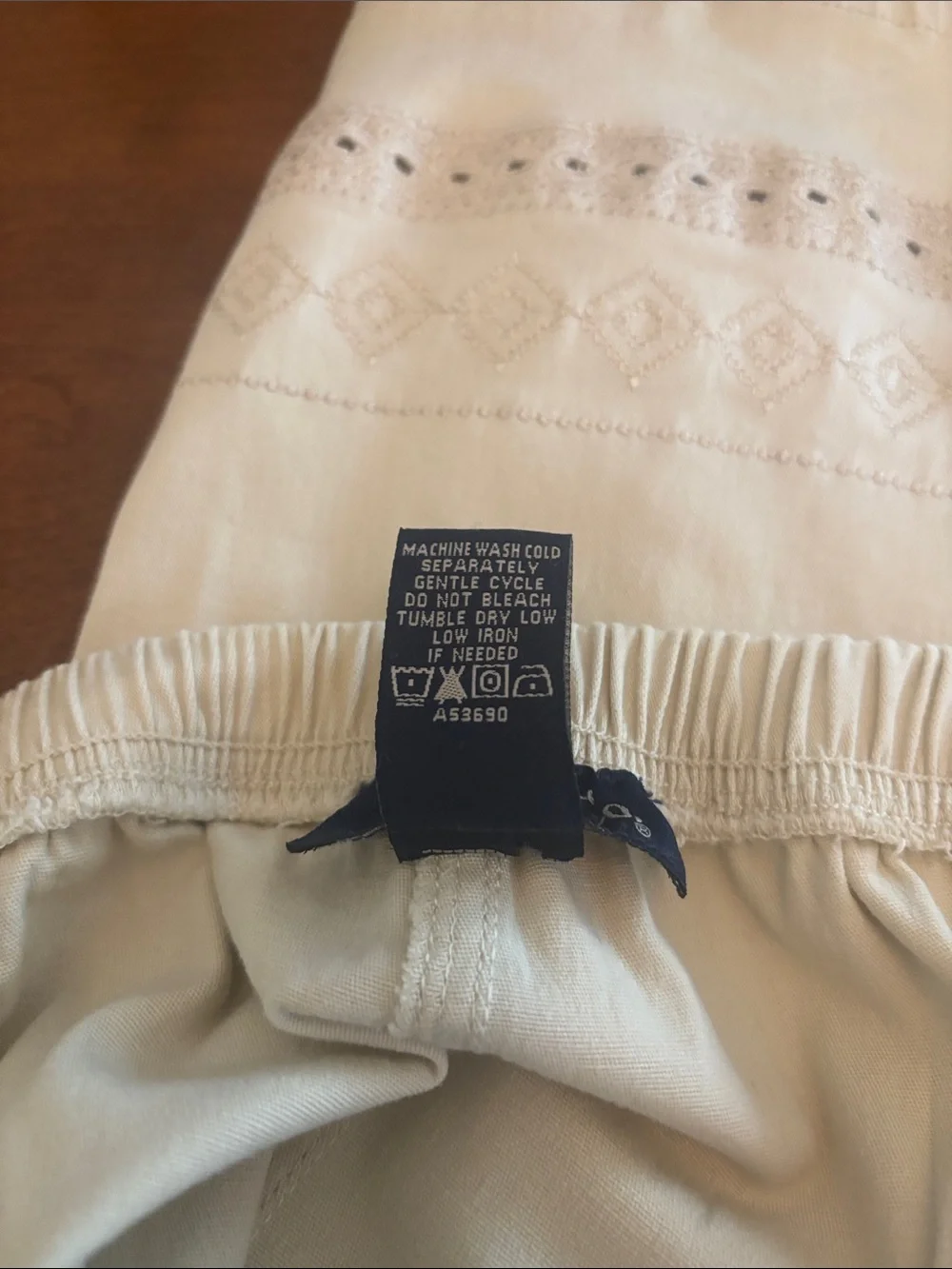 Denim & Co. Pull On Capri Sz L Embroidered On Bottom